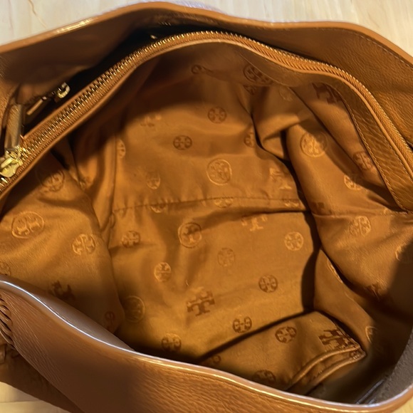 Tory Burch Women's Marion Chain Shoulder Slouchy Tote in Bark - Picture 6 of 13